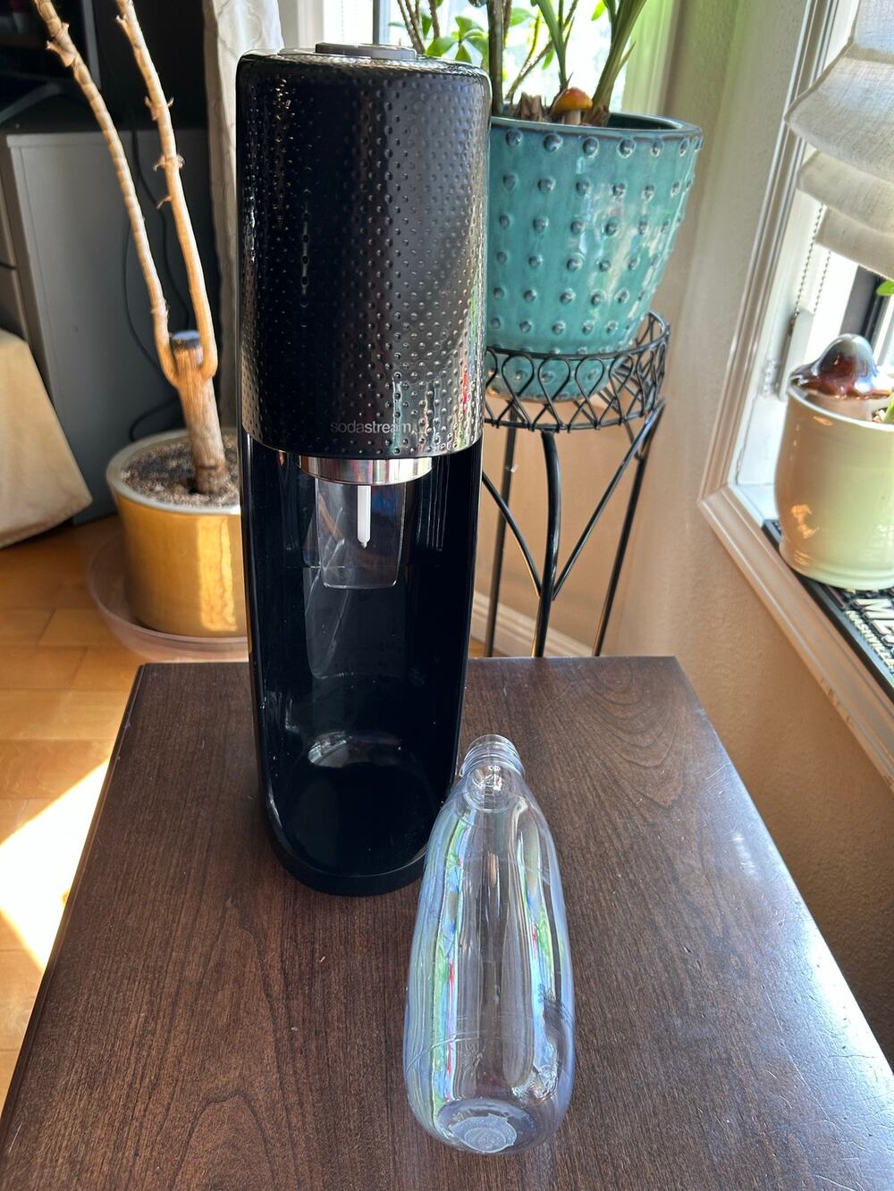 SodaStream SPT-001 Sparkling Water Machine  Machine Black Good Condition